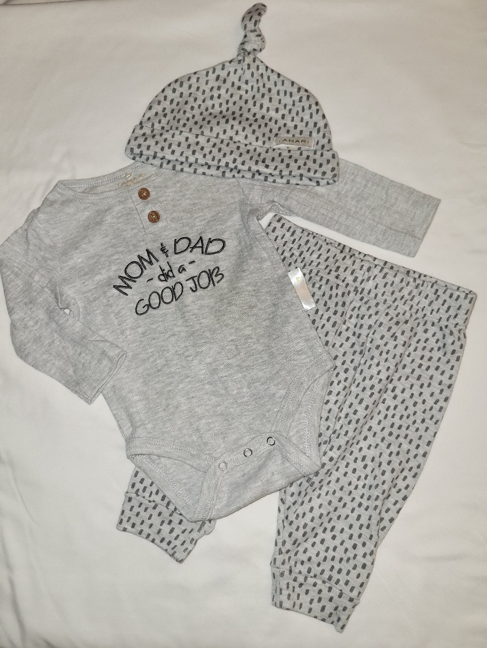 Tahari Size 3-6 Months Gray MOM & DAD Bodysuit, Dot Print Pants And Hat Outfit